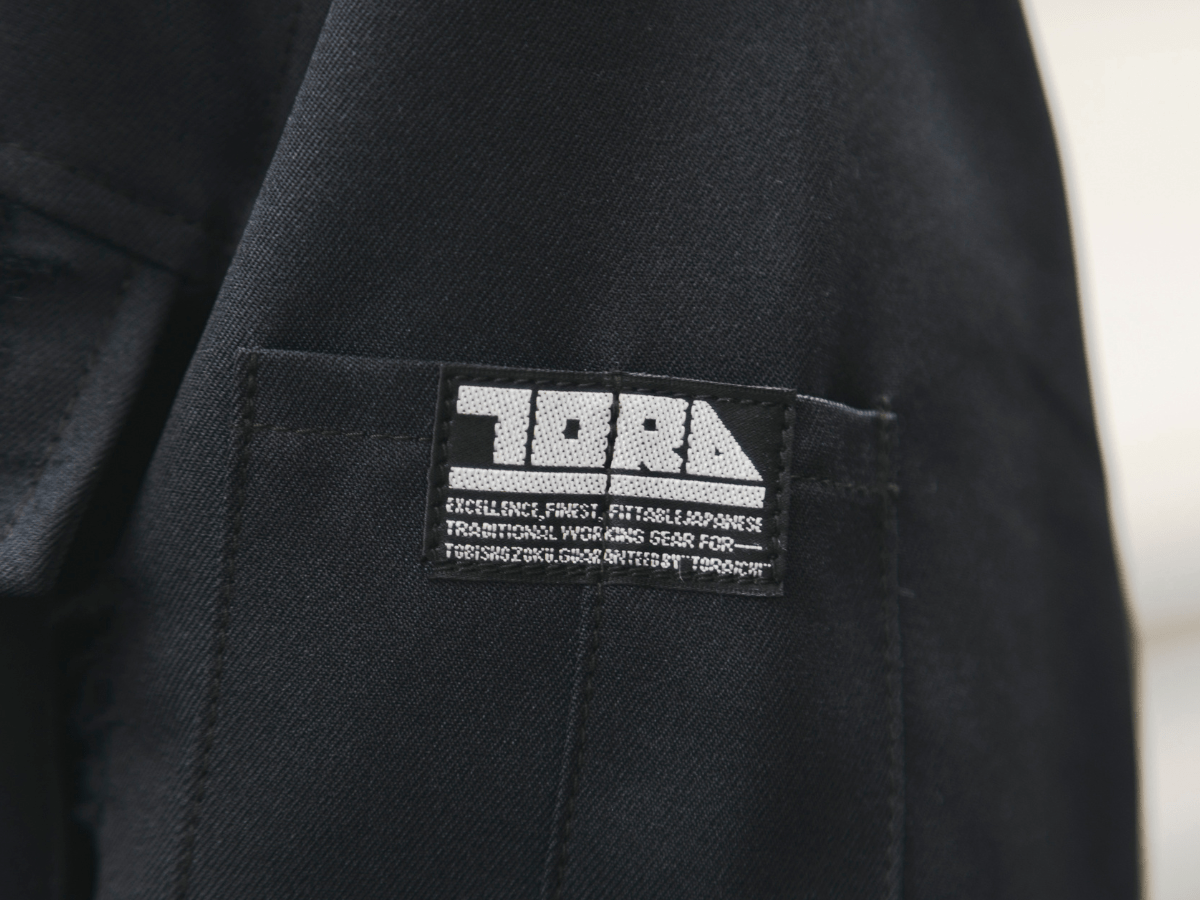 mitsuo hair・與座翼さんの冬スタイル トップスのブランド