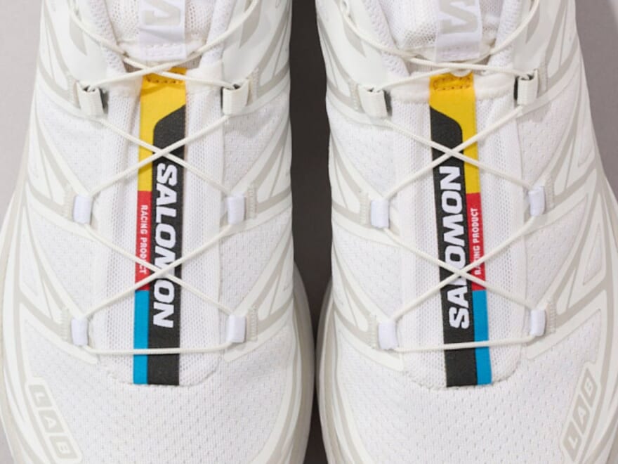 ただの白じゃない。「サロモン」の白スニーカーは機能充実かつ街でも映える一足！[Salomon XT-6]