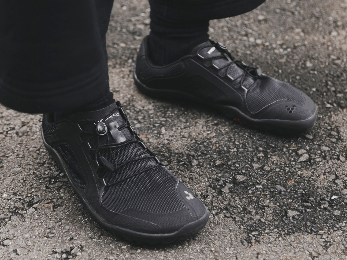 mitsuo hair・與座翼さんの冬スタイル ビボベアフットのスニーカー