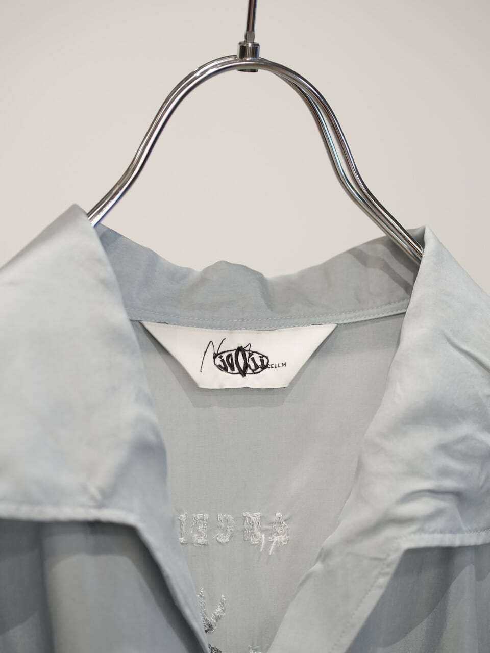 ANCELLM × jo0ji「ANC-jo01 EMBROIDERY SHIRT」 シャツ ブルー 襟元
