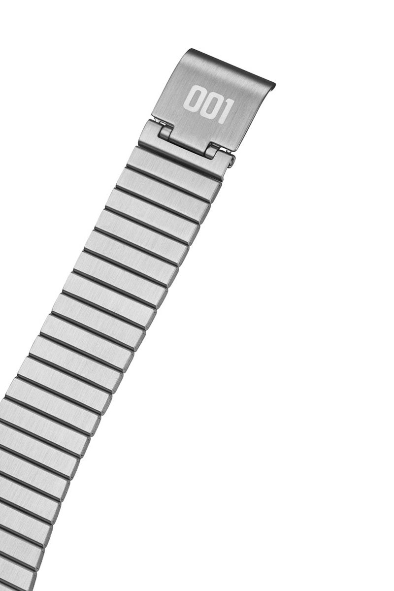 「ストレンジャー・シングス」とコラボしたCASIO CLASSIC『AQ-800EST』のステンレスブレスレット