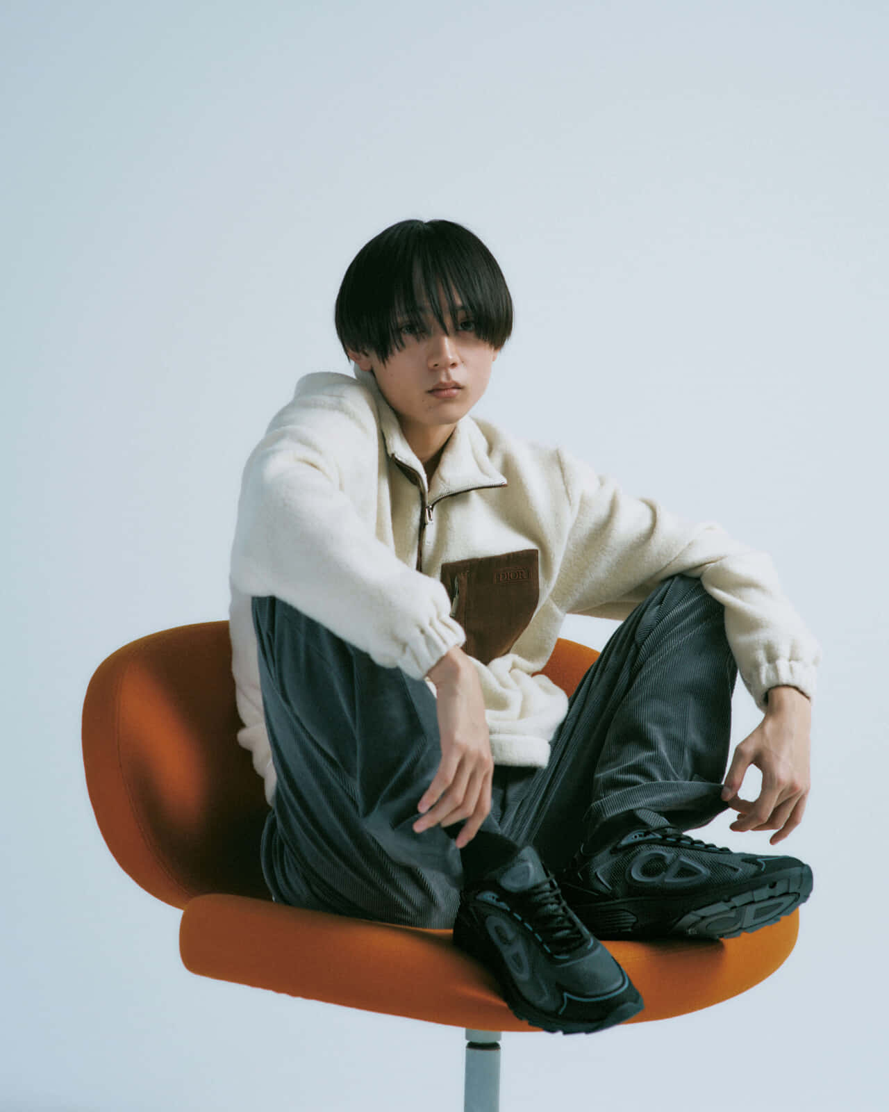 水沢林太郎が着用するDIORのスニーカー