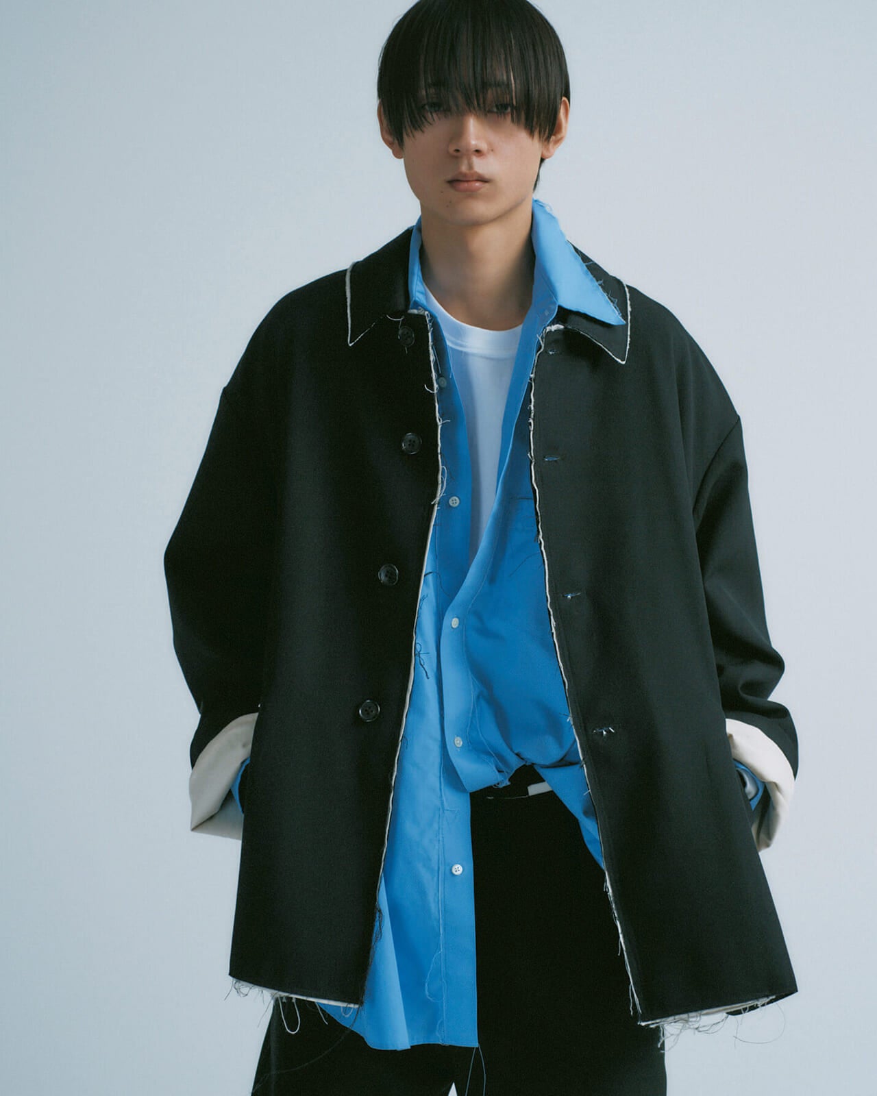 水沢林太郎が着用するCAMIEL FORTGENS × Graphpaperのコート