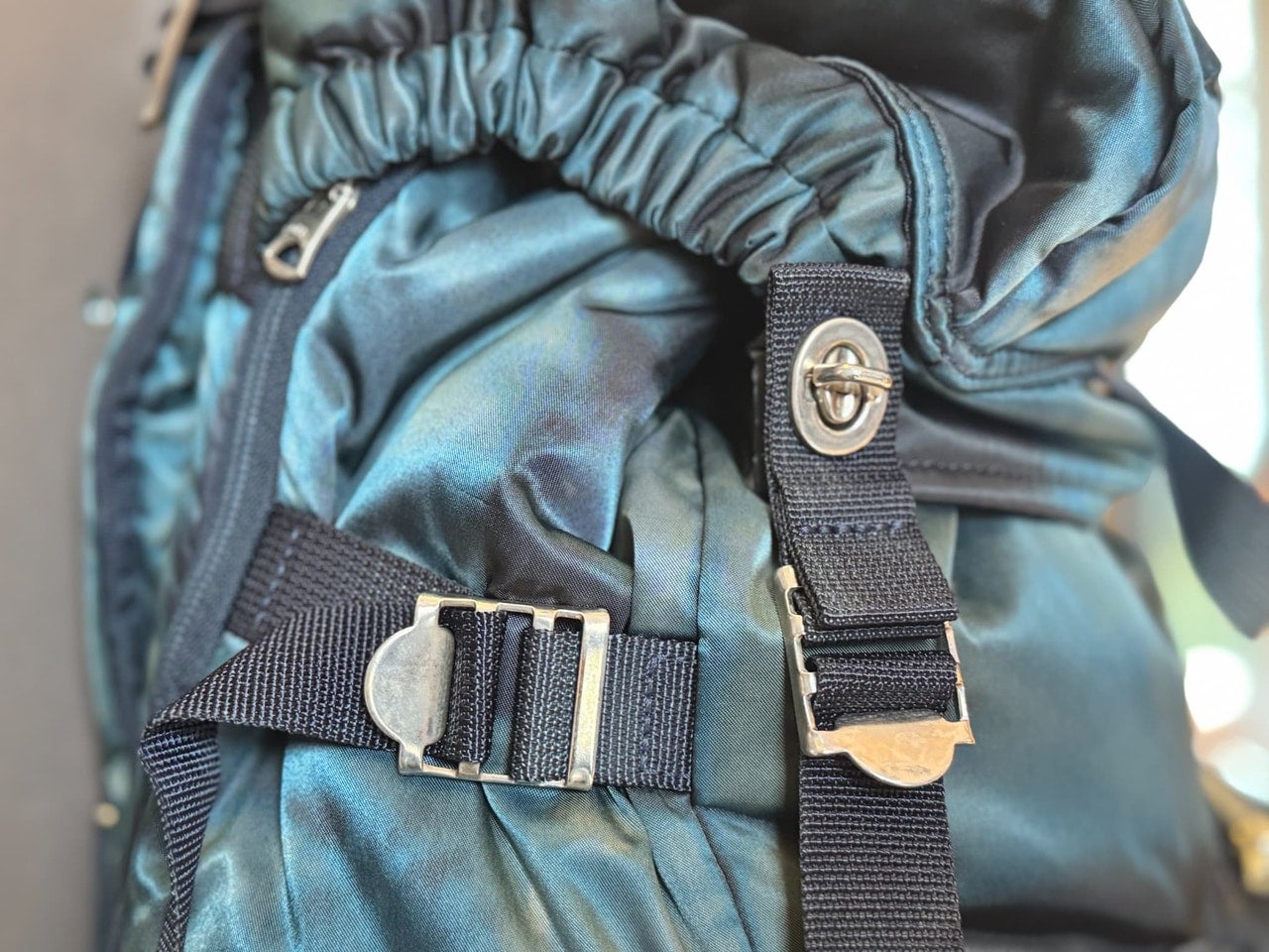 ポーター×ストーンアイランド「Stone Island | Porter_Hand Corrosion on Nylon Twill Backpack」ディティール