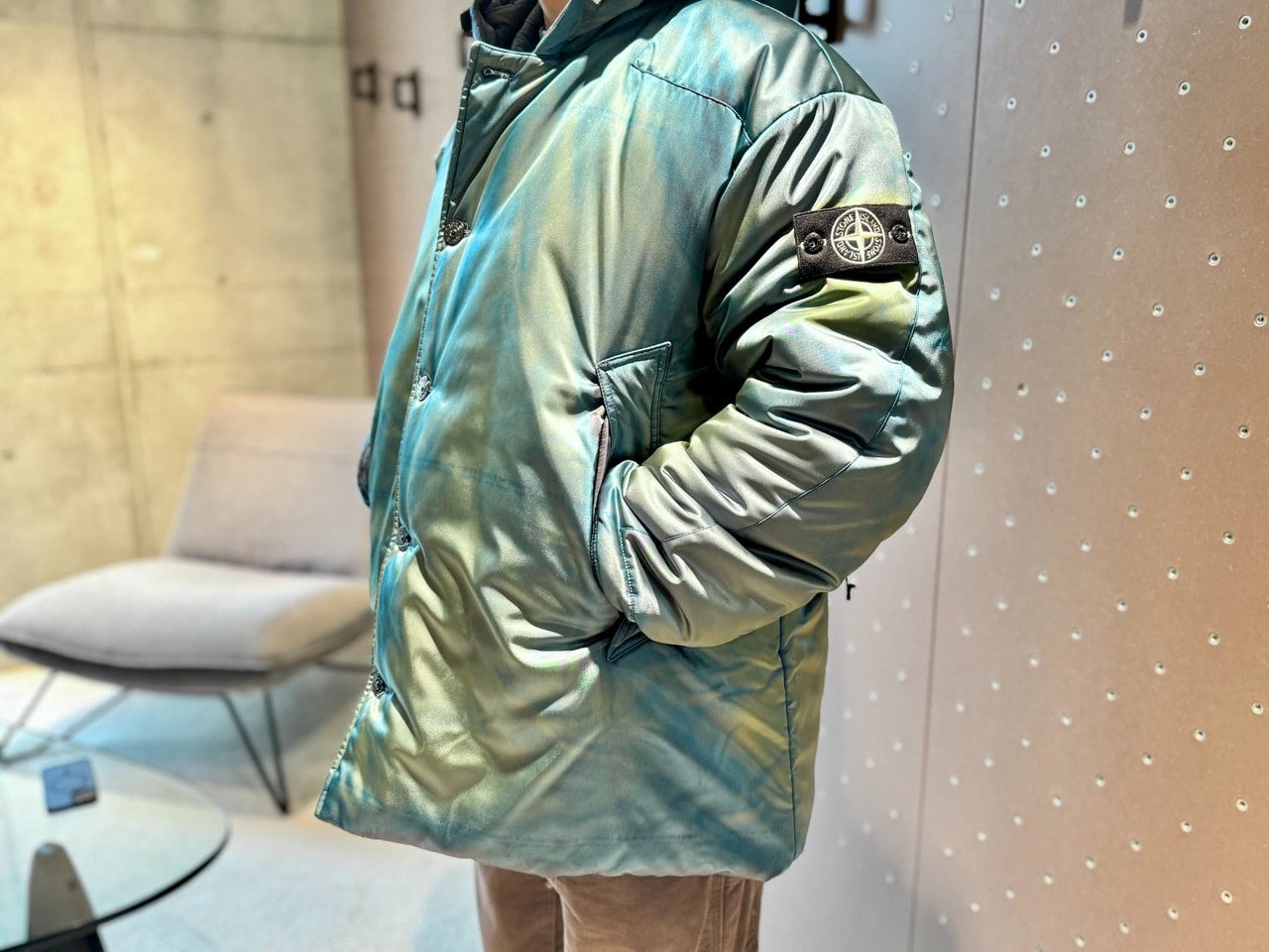 ポーター×ストーンアイランド「Stone Island | Porter_Hand Corrosion on Nylon Twill Hooded Parka」着用イメージ