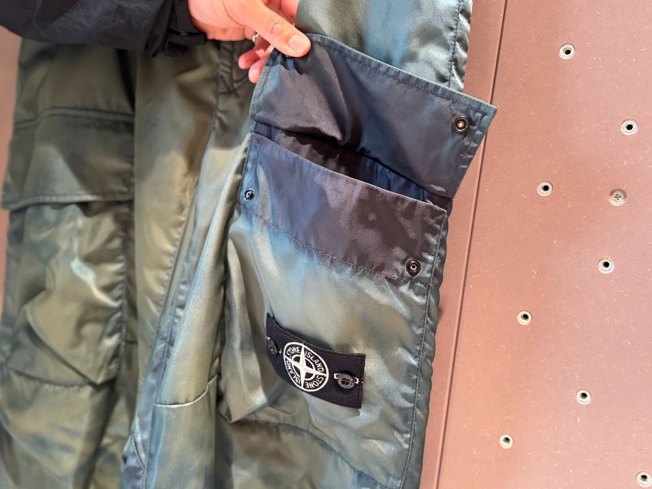 ポーター×ストーンアイランド「Stone Island | Porter_Hand Corrosion on Nylon Twill Loose Fit Cargo Trousers」膝ポケット