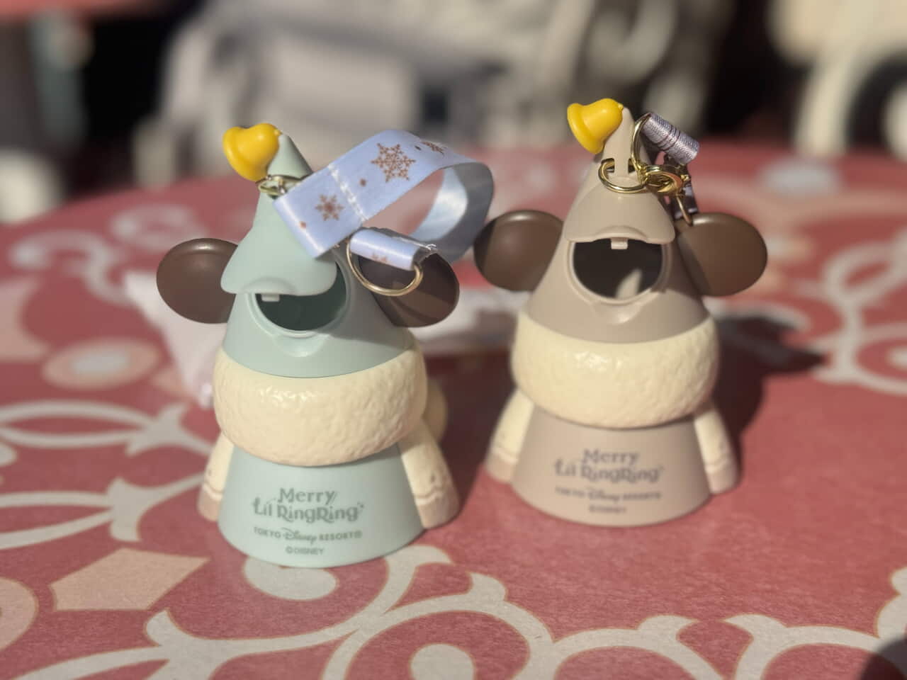 ディズニークリスマス食べ歩きおすすめ、リルリンリンスーベニア「グミキャンディー、ミニスナックケース付き」裏