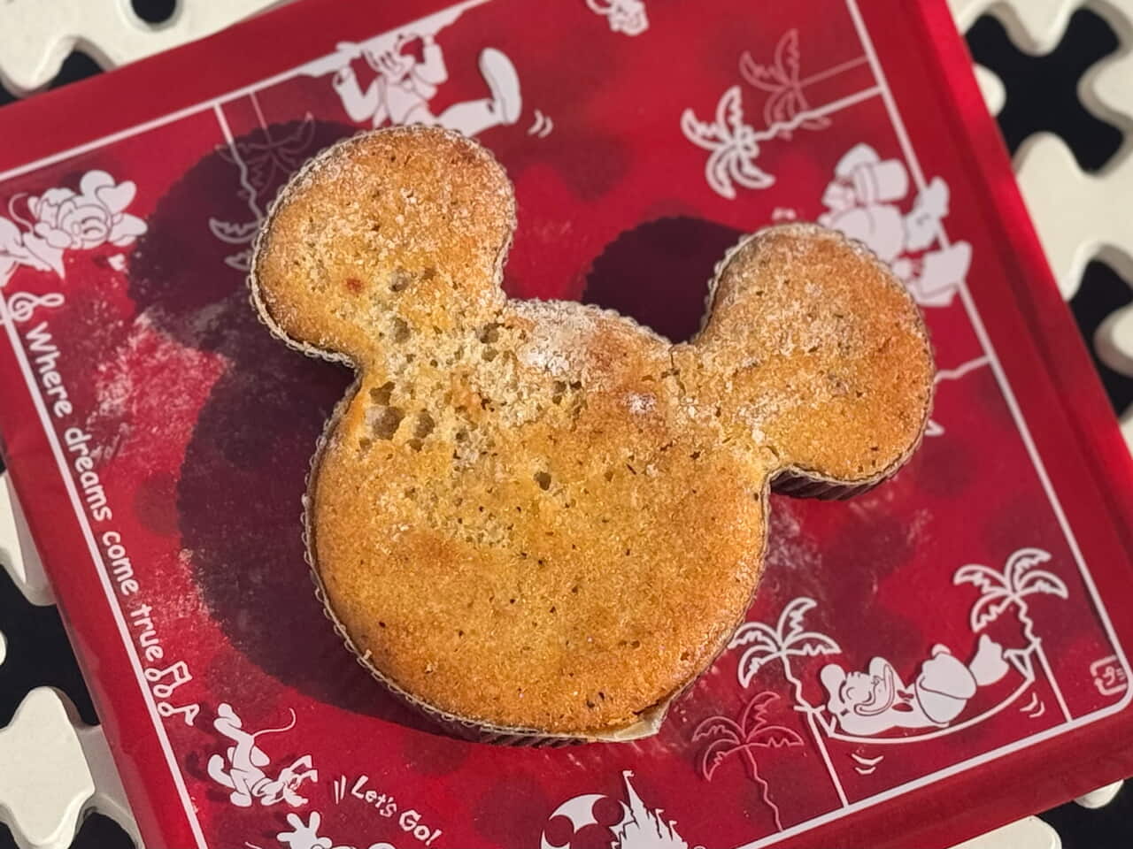 ディズニー食べ歩きおすすめパン「レモンティー＆ラズベリーマフィン」