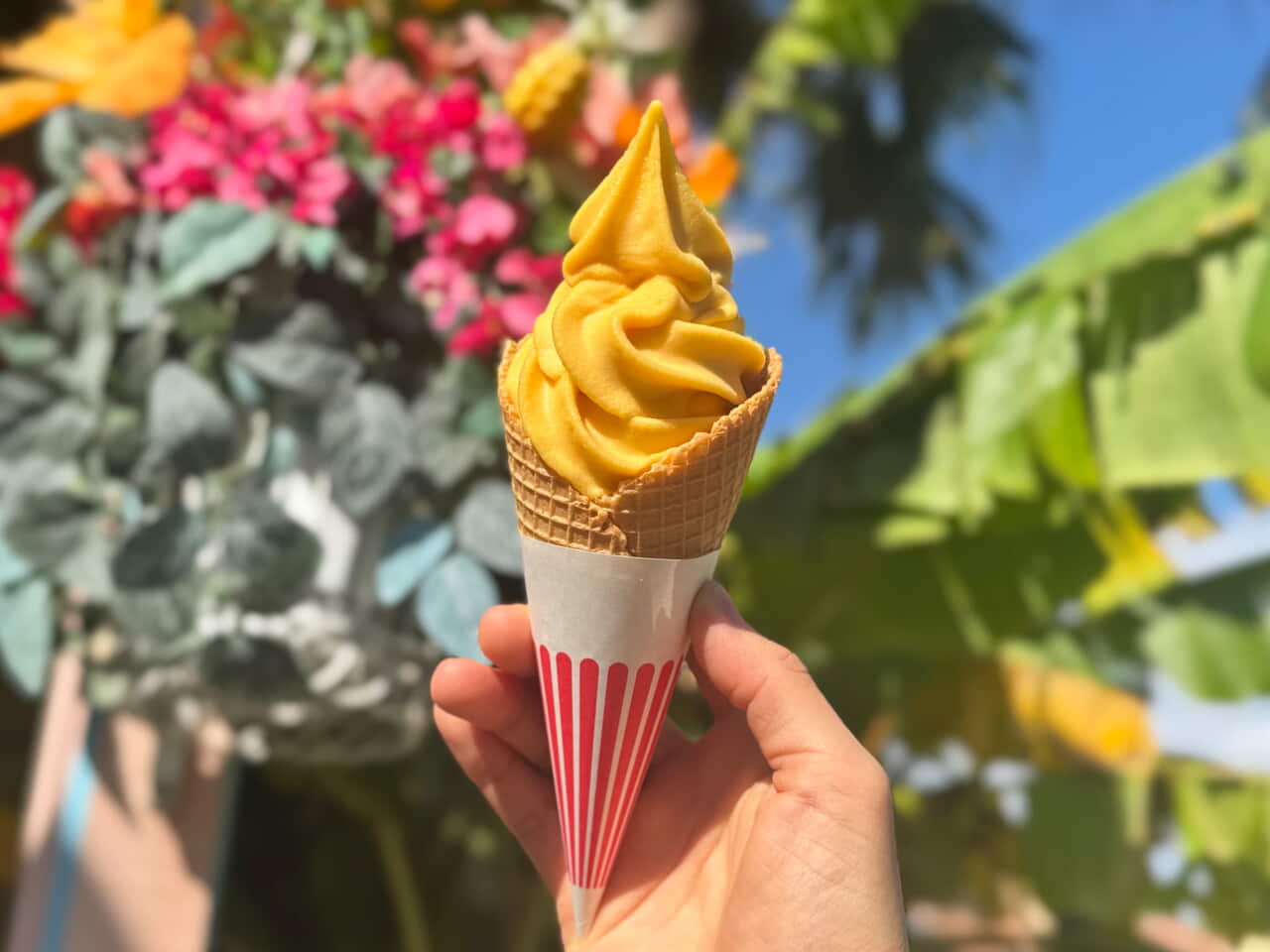 ディズニー食べ歩きおすすめ「ソフトクリーム（アップルマンゴー／ミルク／ミックス）」