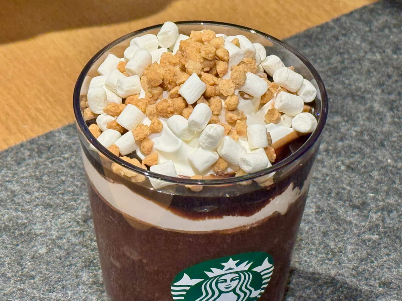 スタバ新作「スモア チョコレート フラペチーノ®」実物寄り