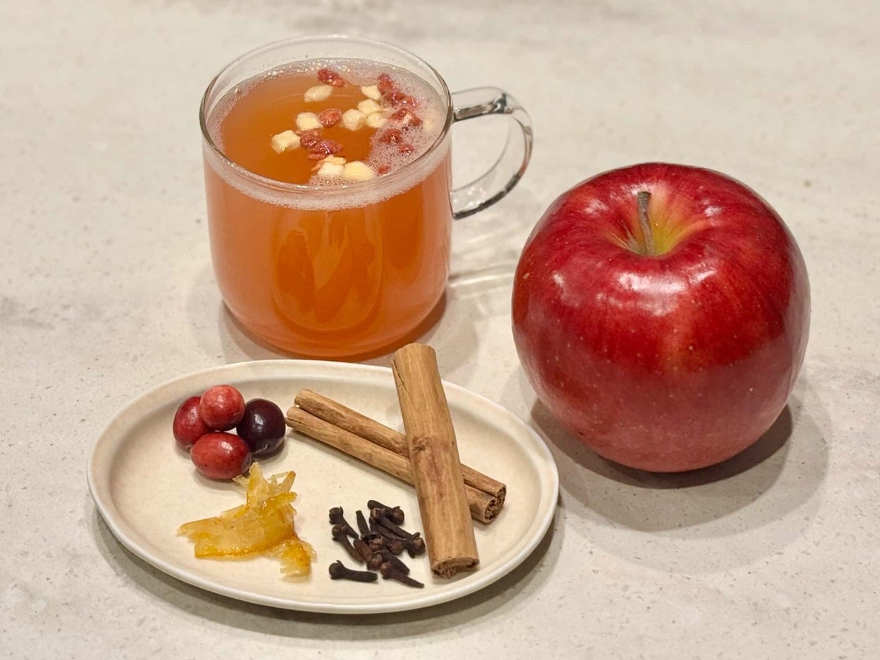 スタバ新作「ホットアップルサイダー」実物イメージ