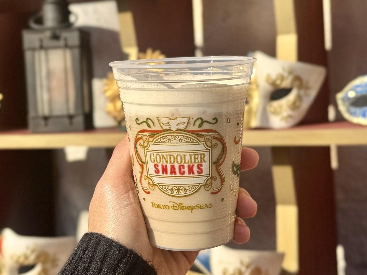 ディズニーシー食べ歩き限定「ピスタチオとストロベリーのカフェモカ」