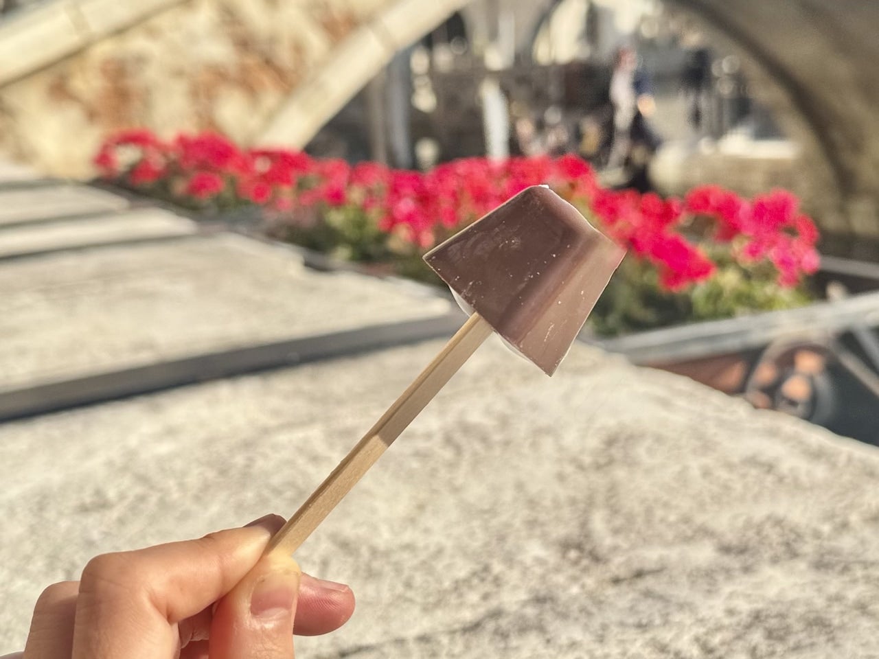 ディズニーシー食べ歩き限定「ピスタチオとストロベリーのカフェモカ」付属のチョコスティック