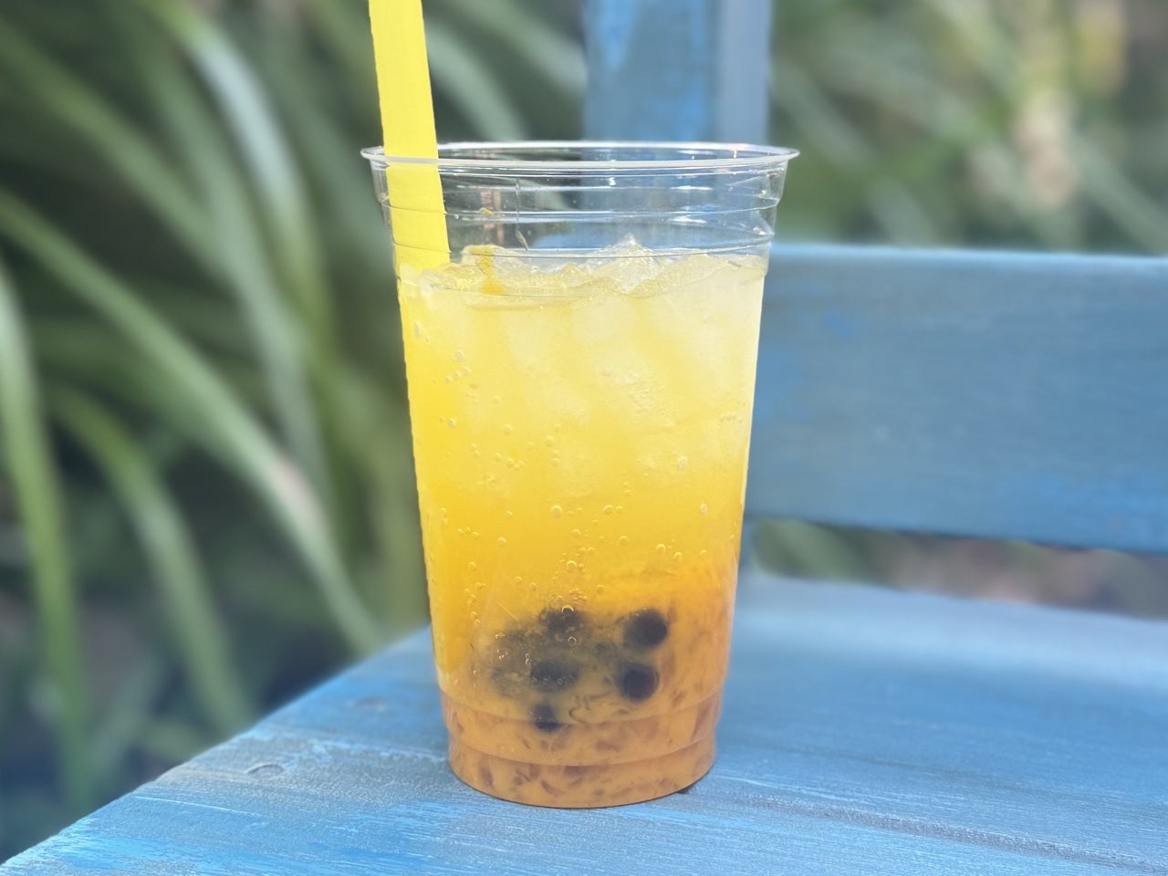 ディズニーシー食べ歩きメニュー定番「スパークリングタピオカティー(マンゴー)」