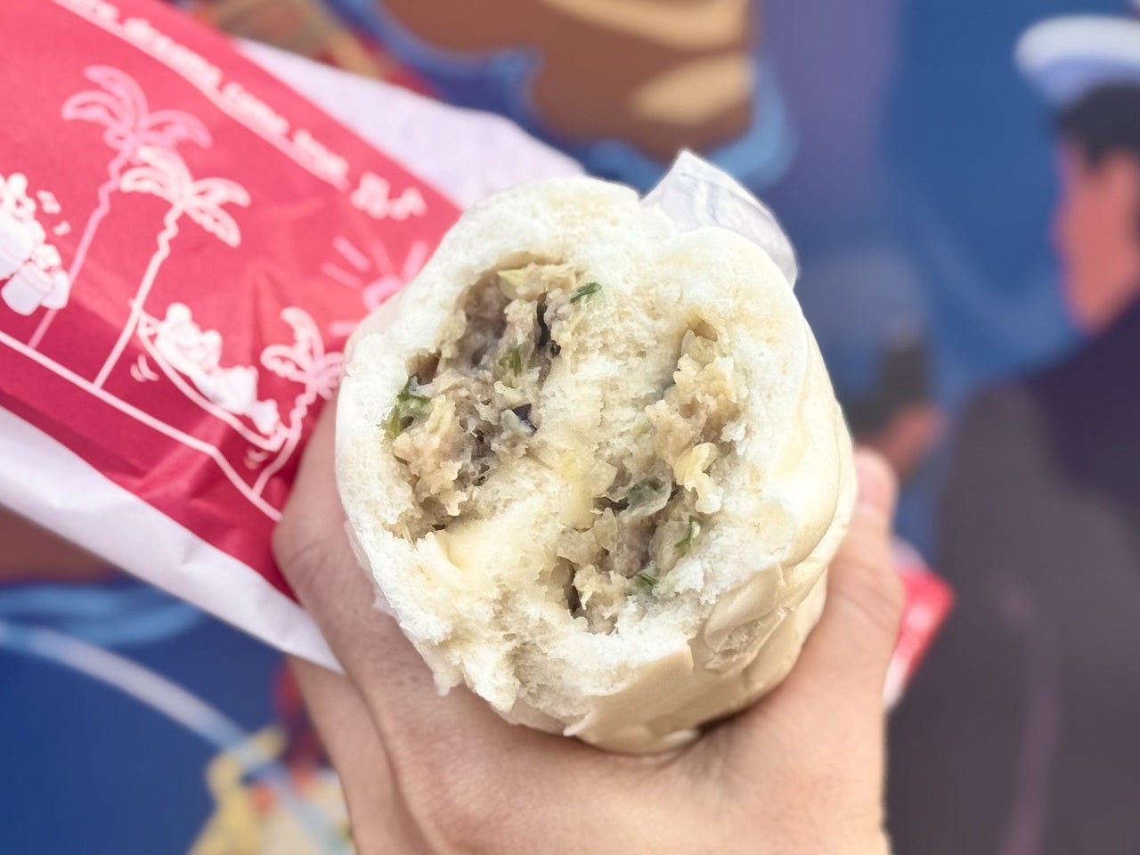 ディズニーランド食べ歩き定番「餃子ドッグ」中身