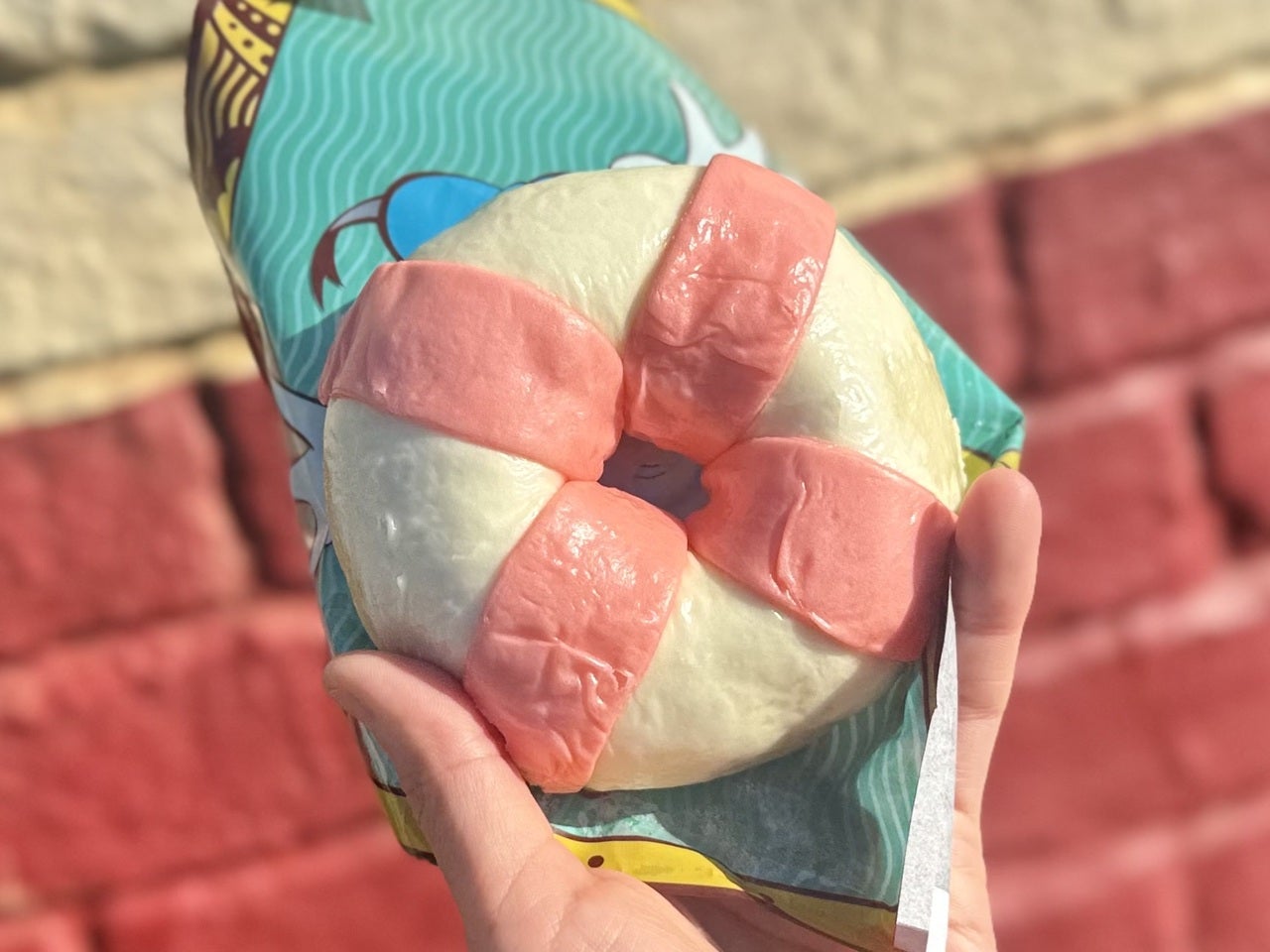 ディズニーシー食べ歩き定番おすすめ「うきわまん」中身