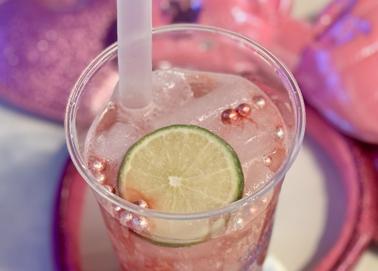 ミニパル食べ歩き「スパークリングドリンク(ストロベリー&ライチー)」上から