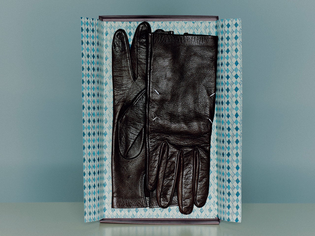 レザーの温もりで、冬を乗り越える。Maison Margielaのグローブ/【アドベント・ギフト・カレンダー】11/9