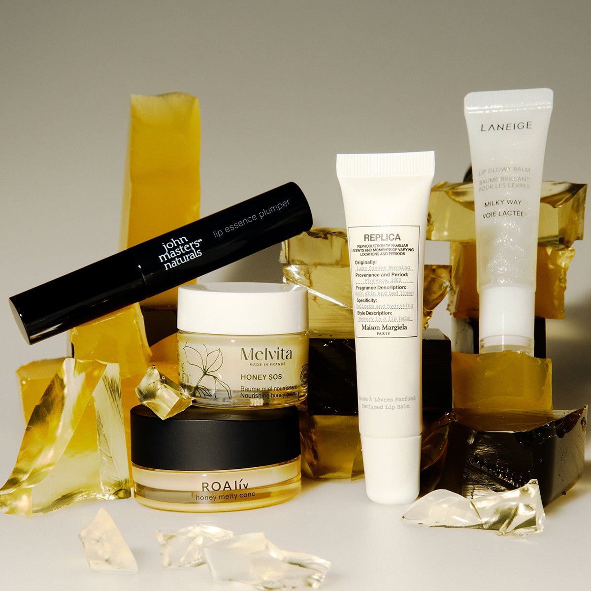 LANEIGEのリップグロウィバーム ミルキーウェイ、Maison Margielaのレプリカ リップバーム レイジーサンデー モーニング、john masters organicsのリップエッセンスプランパー シマリングブルー、MelvitaのBIO ハニー バーム、ROAlivのハニーメルティコンク