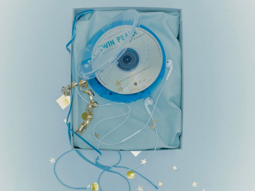 「ビームス レコーズ」のポータブルCDプレーヤーは透明ボディがどこか懐かしい！ ／【アドベント・ギフト・カレンダー】11/20