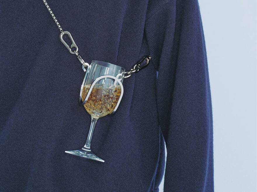 ワイングラスをぶら下げて歩ける(!?)「ヒダカ」のグラスケースはネックレスにもキーリングにも。／【アドベント・ギフト・カレンダー】11/28