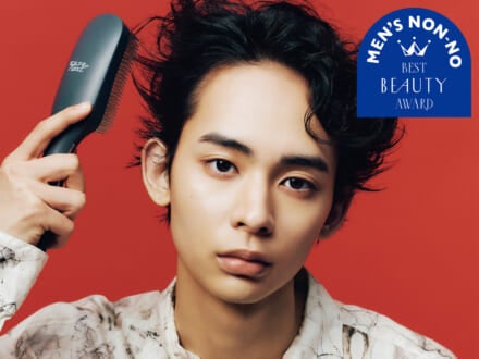 ブラシ型デバイスがヘアの未来を変える！ 激戦の美容ギア部門は、スカルプDの電気ブラシが堂々1位【メンズノンノ美容大賞2025】