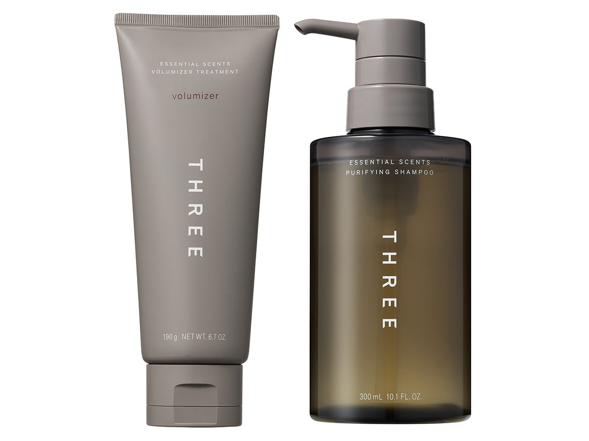 THREEの[右]THREE エッセンシャルセンツ ピュリファイング シャンプーと[左]THREE エッセンシャルセンツ ボリューマイザー トリートメントの商品画像