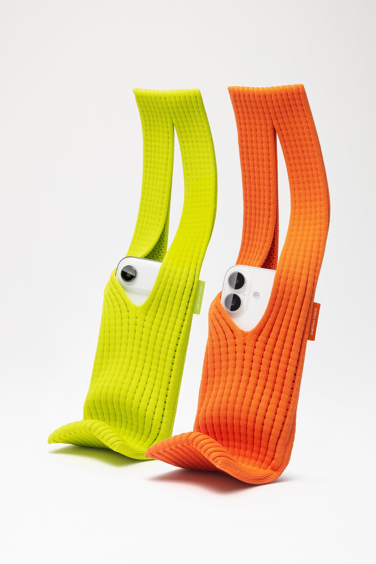 イッセイ ミヤケ Apple iPhone Pocket 新作 イエロー オレンジ 側面