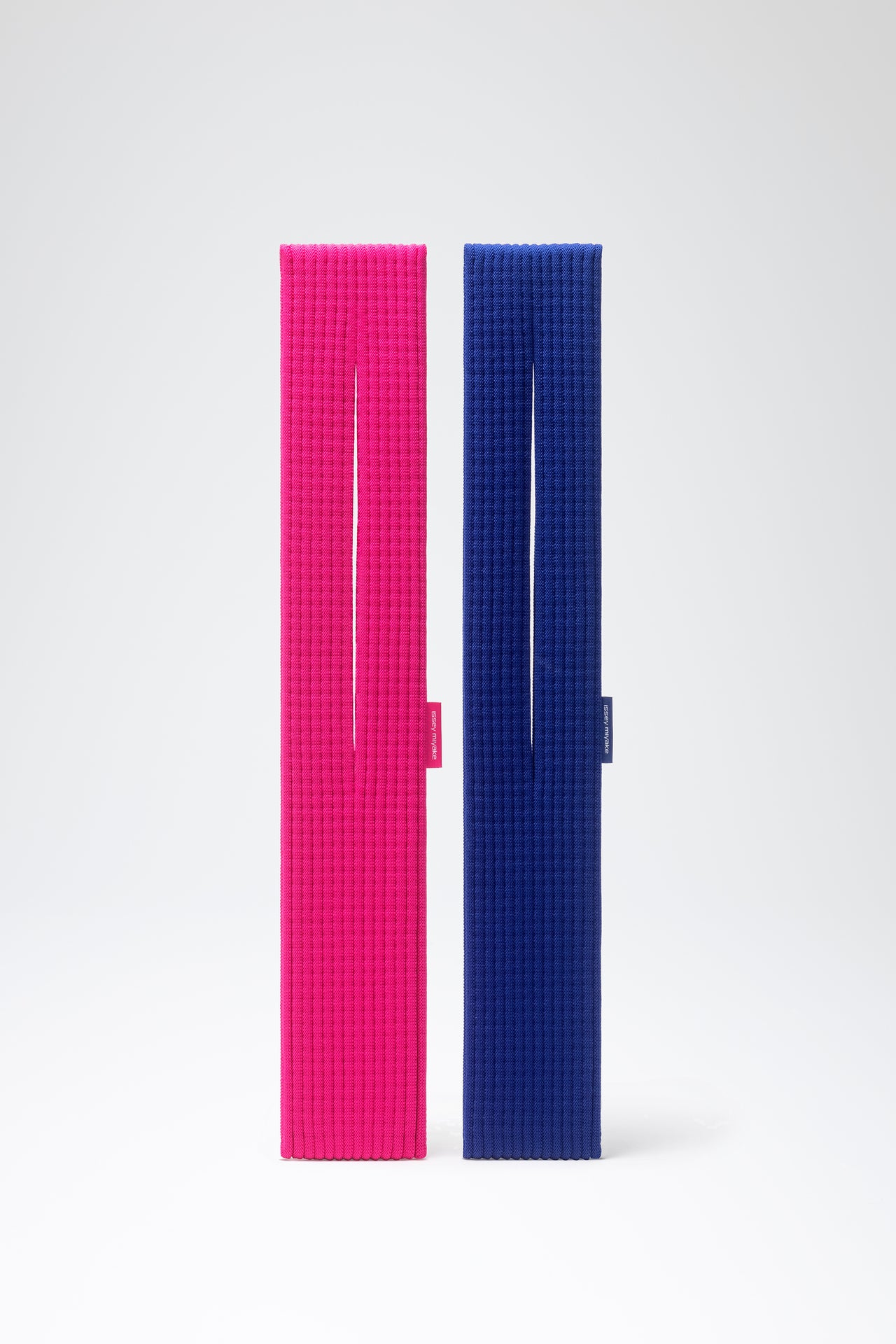 イッセイ ミヤケ Apple iPhone Pocket 新作 ピンク ブルー