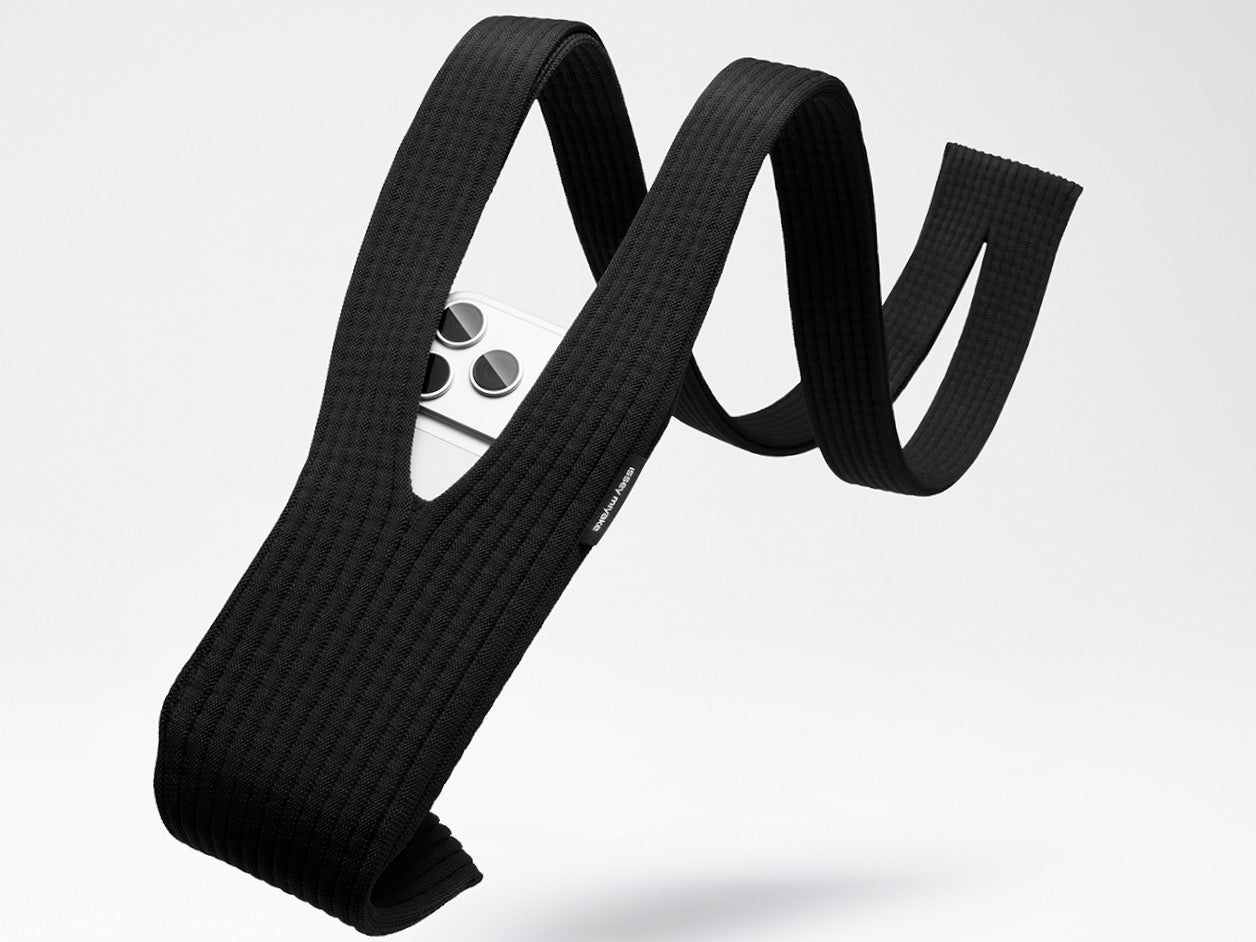 「Apple」と「イッセイ ミヤケ」が大型コラボ！もう一つのポケットになる“iPhone Pocket”が登場！