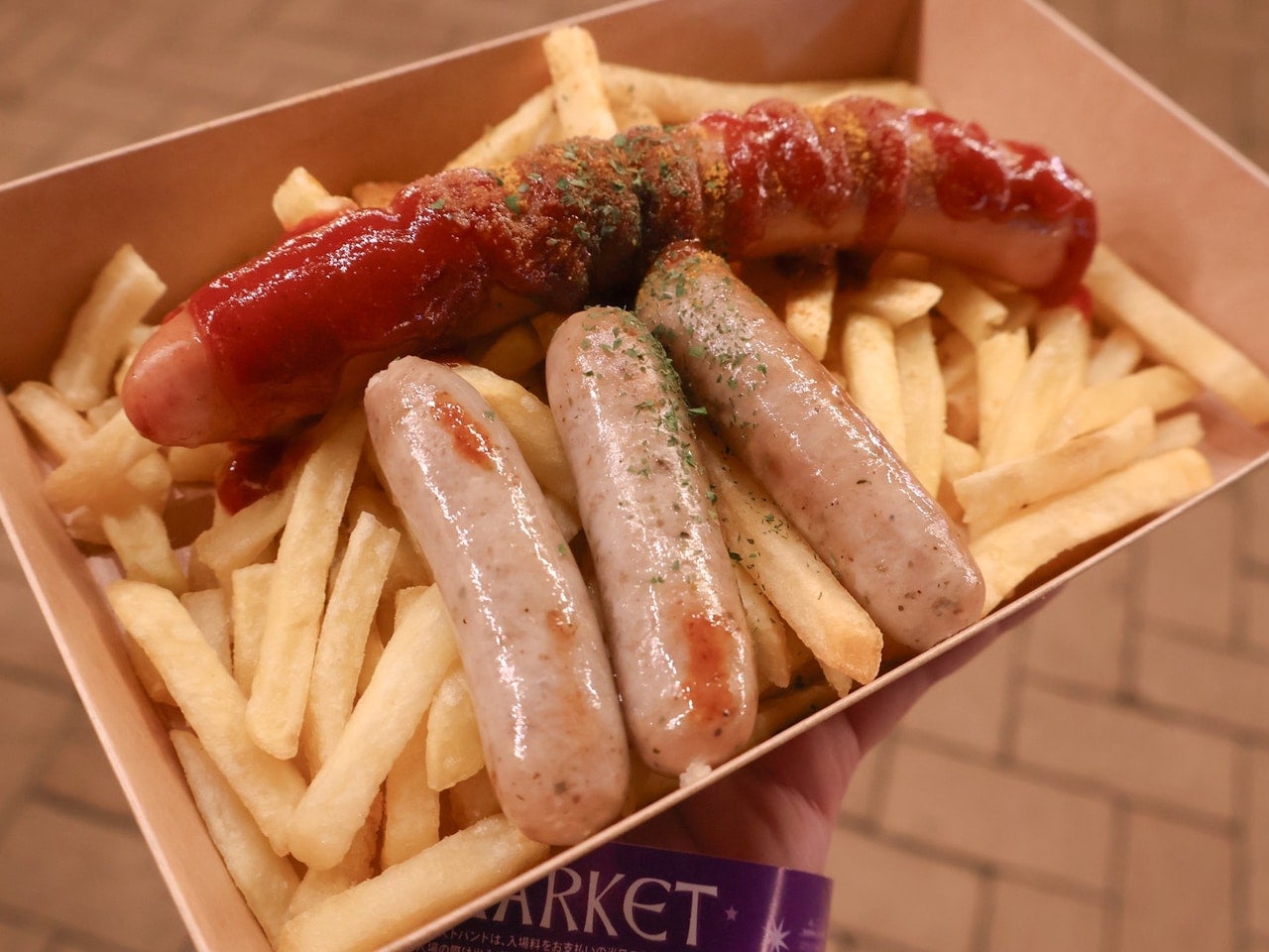 横浜赤レンガ グルメ 「定番ソーセージコンボ」