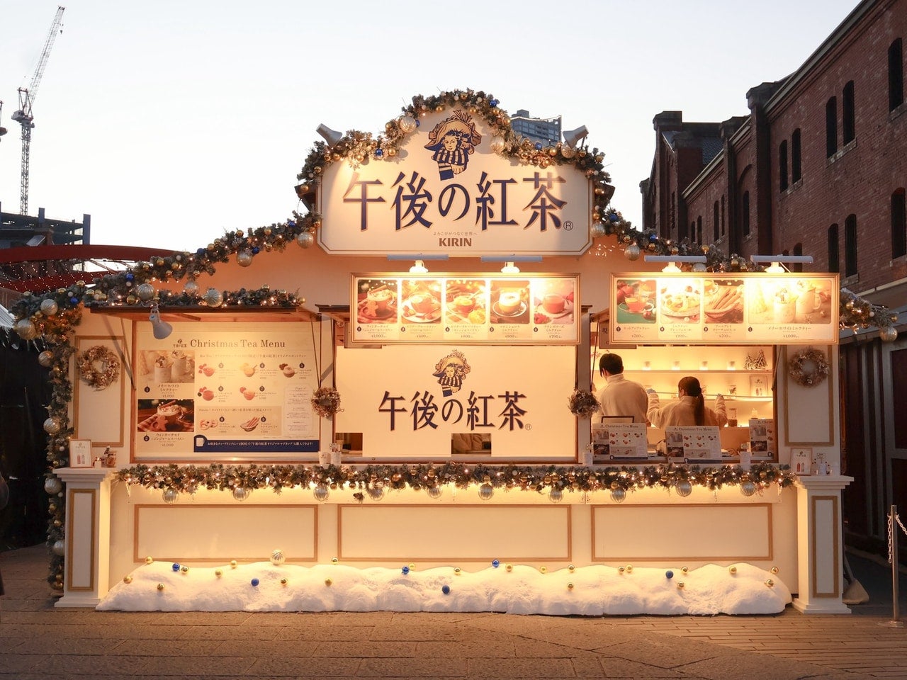 横浜赤レンガ クリスマスマーケット グルメ　午後の紅茶ブース