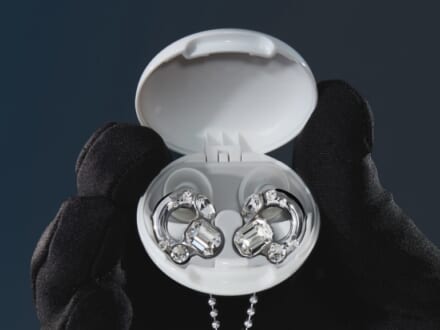 オシャレは耳元から⁉︎「ループ」と「スワロフスキー」からコラボイヤーウェアが限定発売！オシャレ好きの新定番になる逸品！