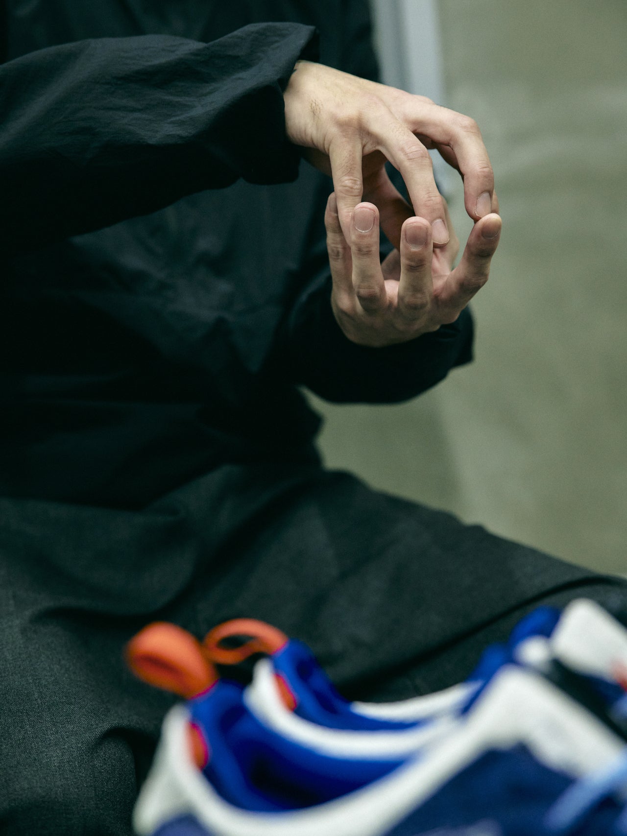 ASICS SportStyleの「GEL-LYTE ∞ GEL-LYTE ∞ “TRICO” “mita sneakers”」のコラボスニーカーと草ケ谷さん