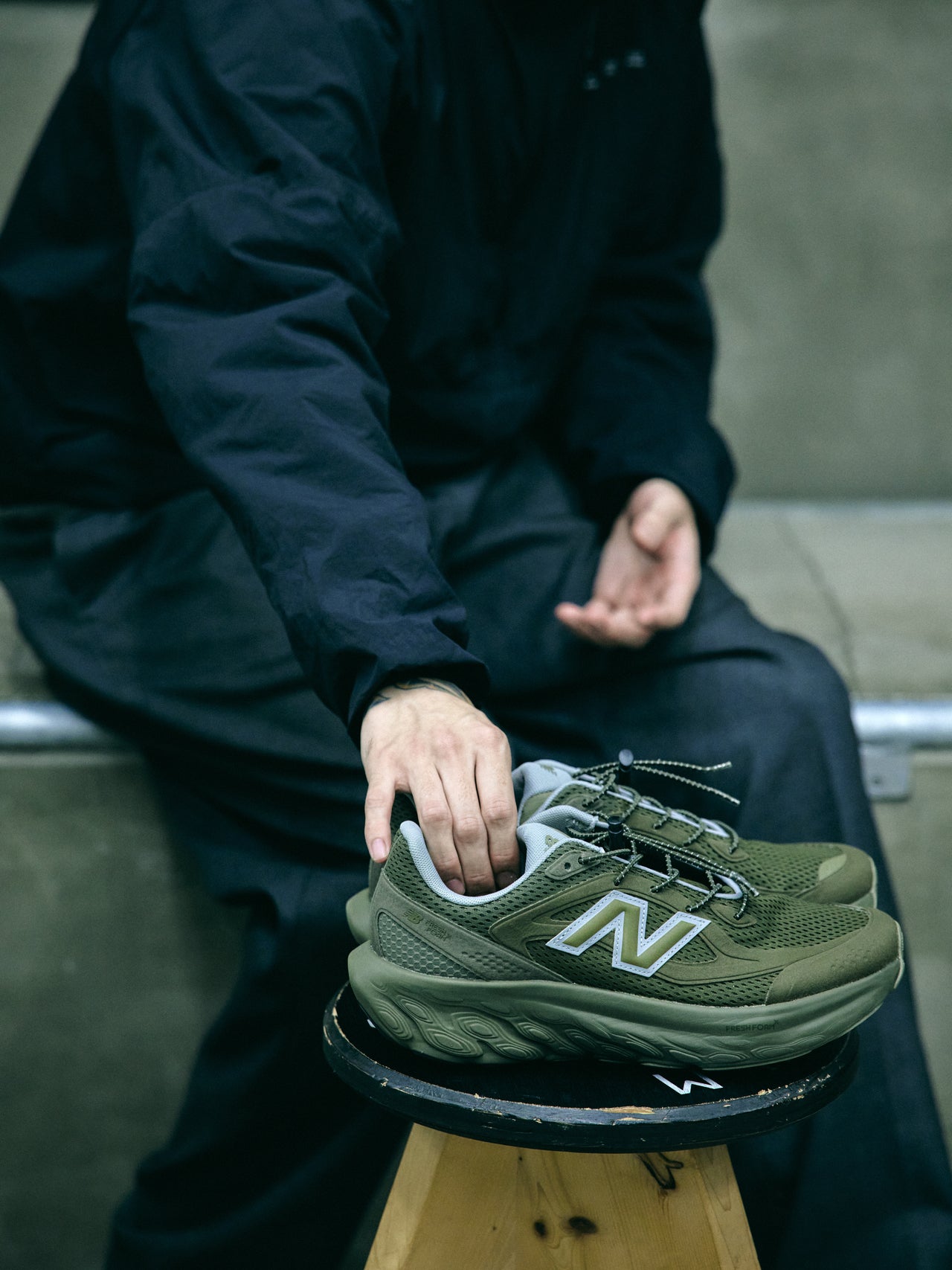 NEW BALANCEの「FRESH FOAM TRAINER "UNITED ARROWS & SONS×mita sneakers"のトリプルコラボスニーカー