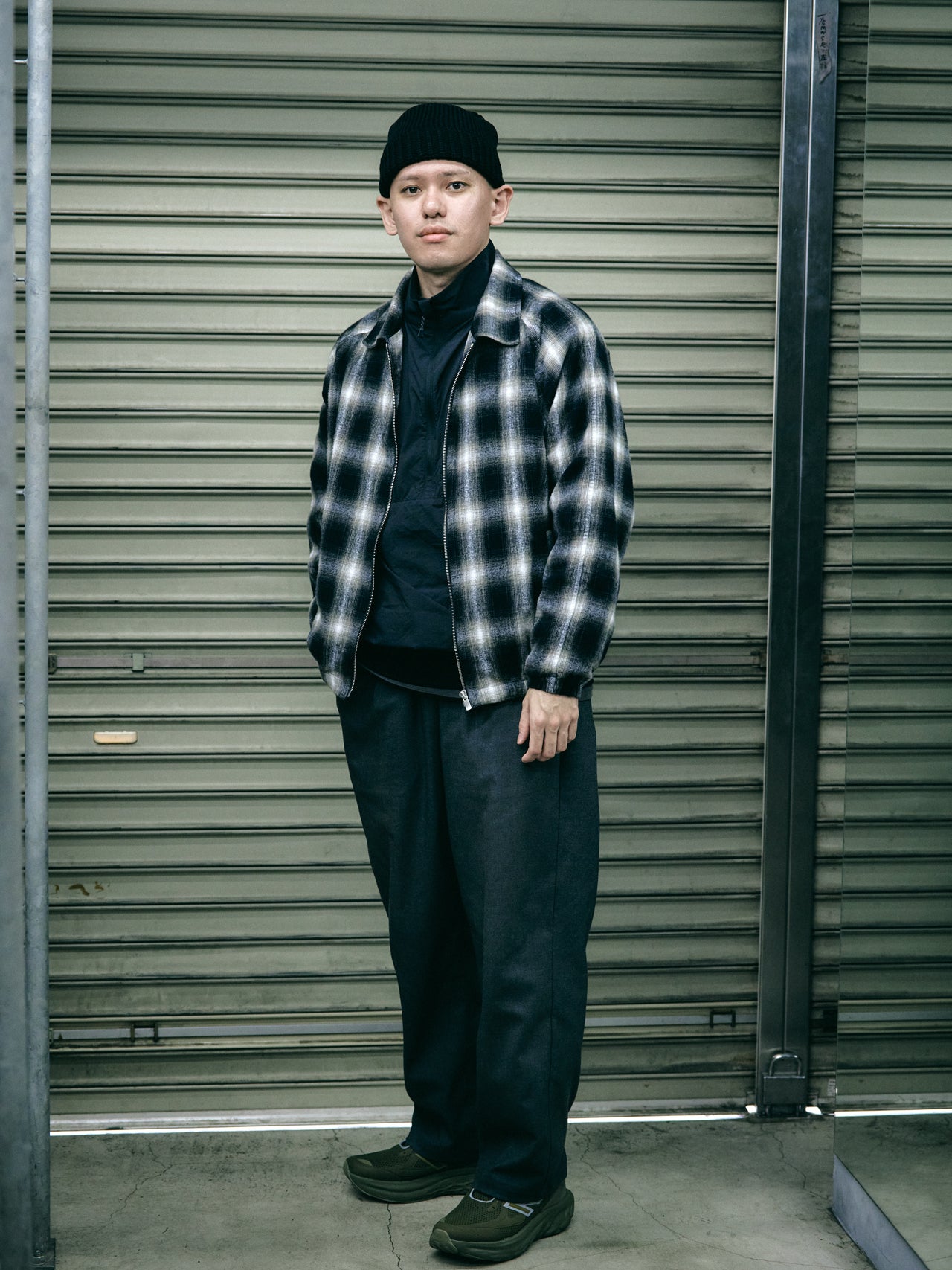 NEW BALANCEの「FRESH FOAM TRAINER "UNITED ARROWS & SONS×mita sneakers"のトリプルコラボスニーカーのオシャレな着こなし