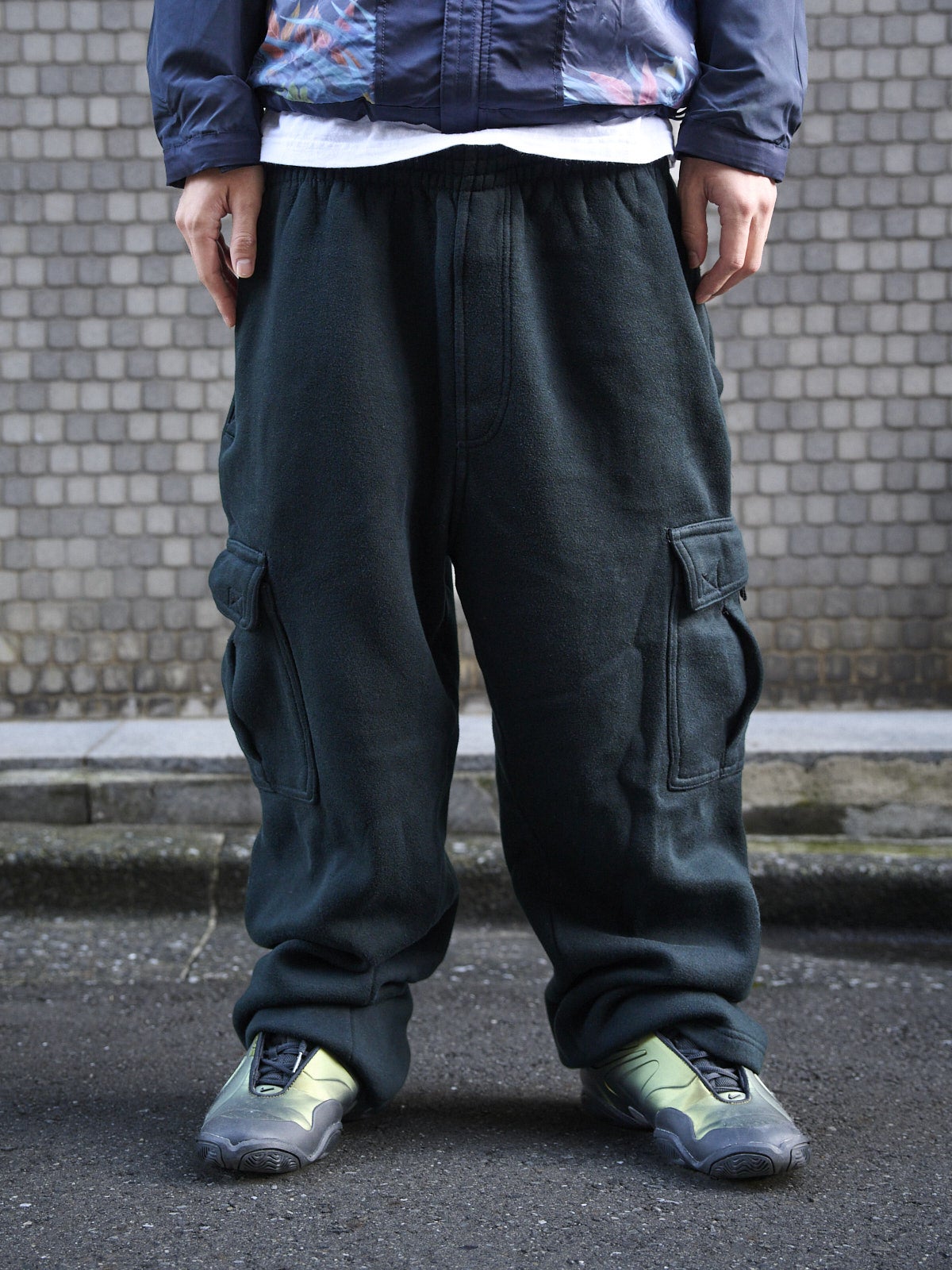 ナイキ×シュプリームのスニーカーお洒落な着こなし 下半身