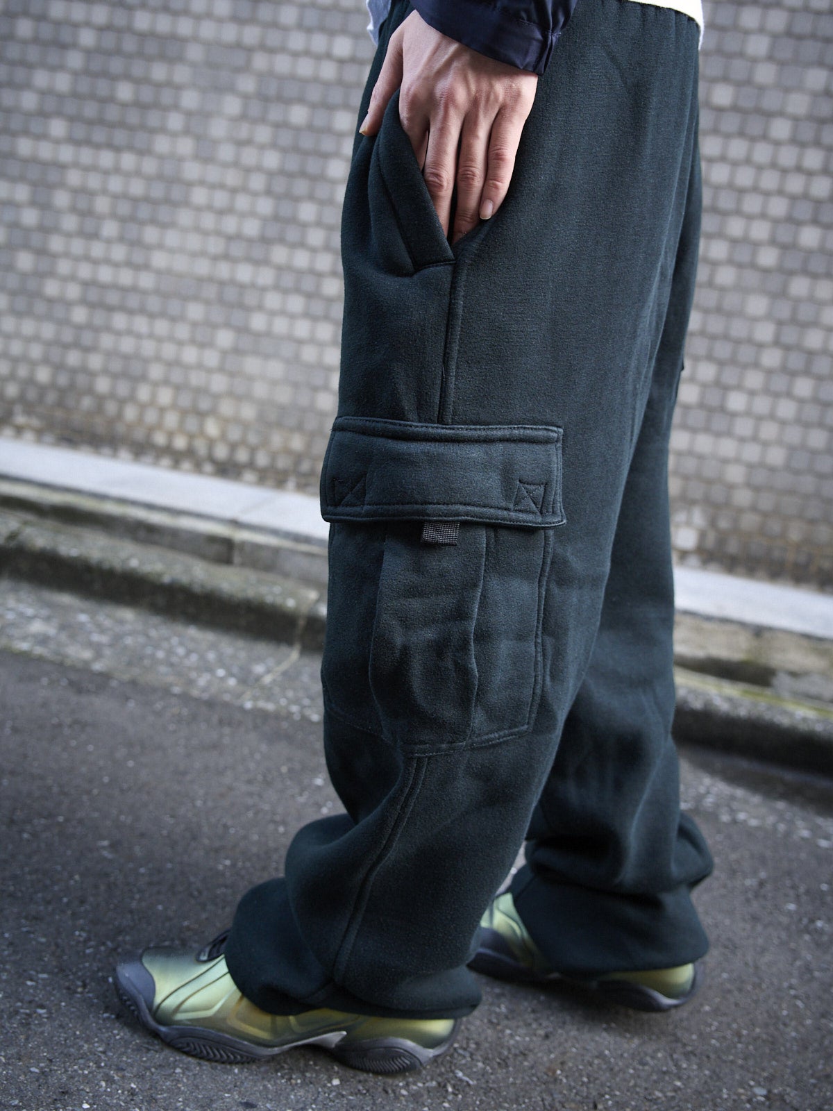 ナイキ×シュプリームのスニーカーお洒落な着こなし 下半身