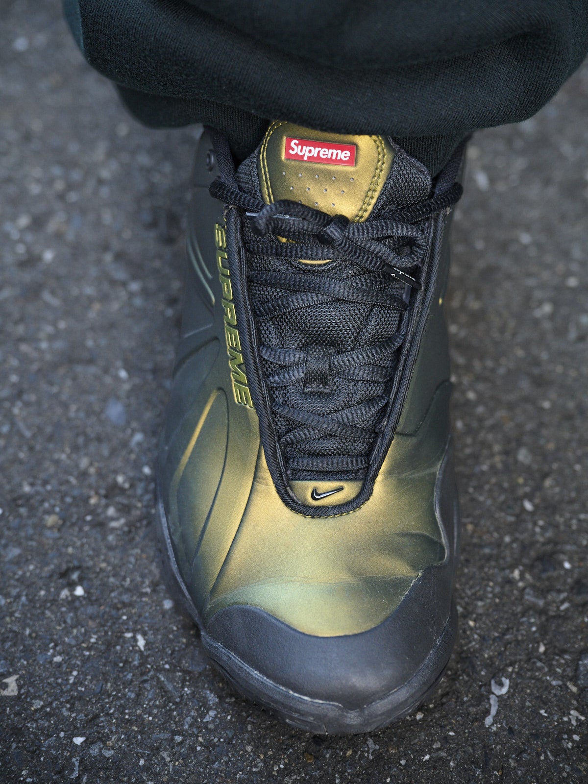 ナイキ×シュプリーム スニーカー 正面