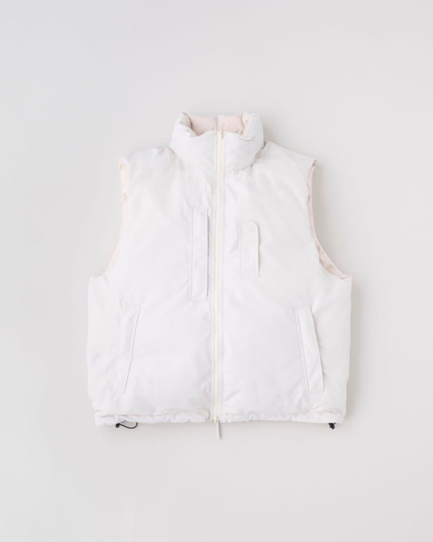 ユニオンウェアのダウンベスト　色はホワイト