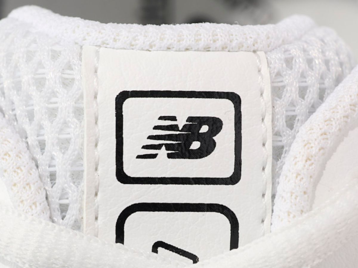 「ニューバランス」の新作白スニーカーがレトロかっこいい！デザイン、履き心地ともに申し分なしの実力派！