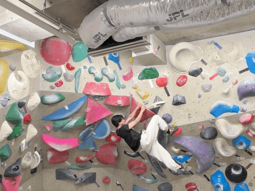 舞台『シッダールタ』、長い公演期間の気分転換はもちろんボルダリング！[鈴木 仁ブログ]