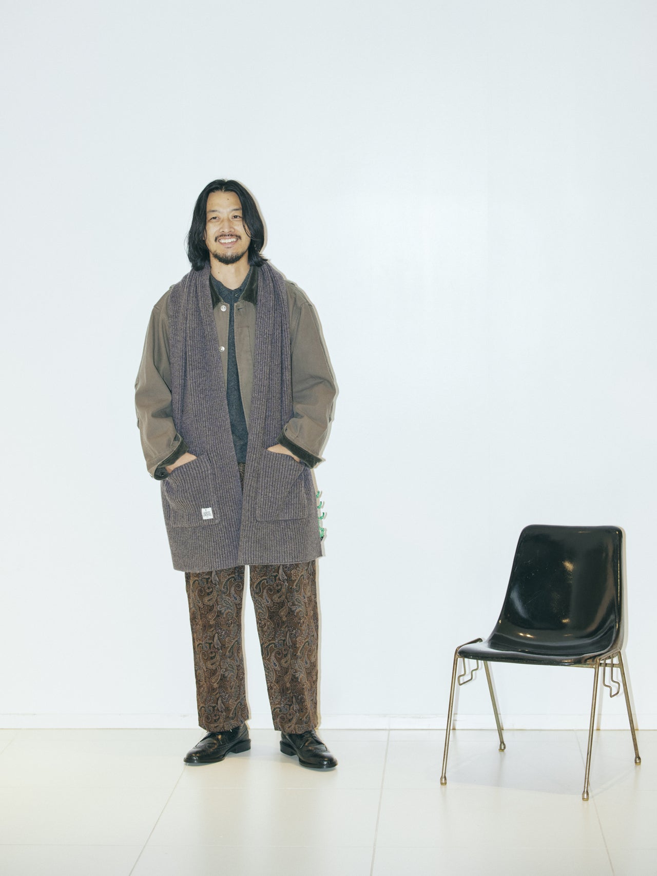 〈HAMILTON〉のマフラーのオシャレな着こなし