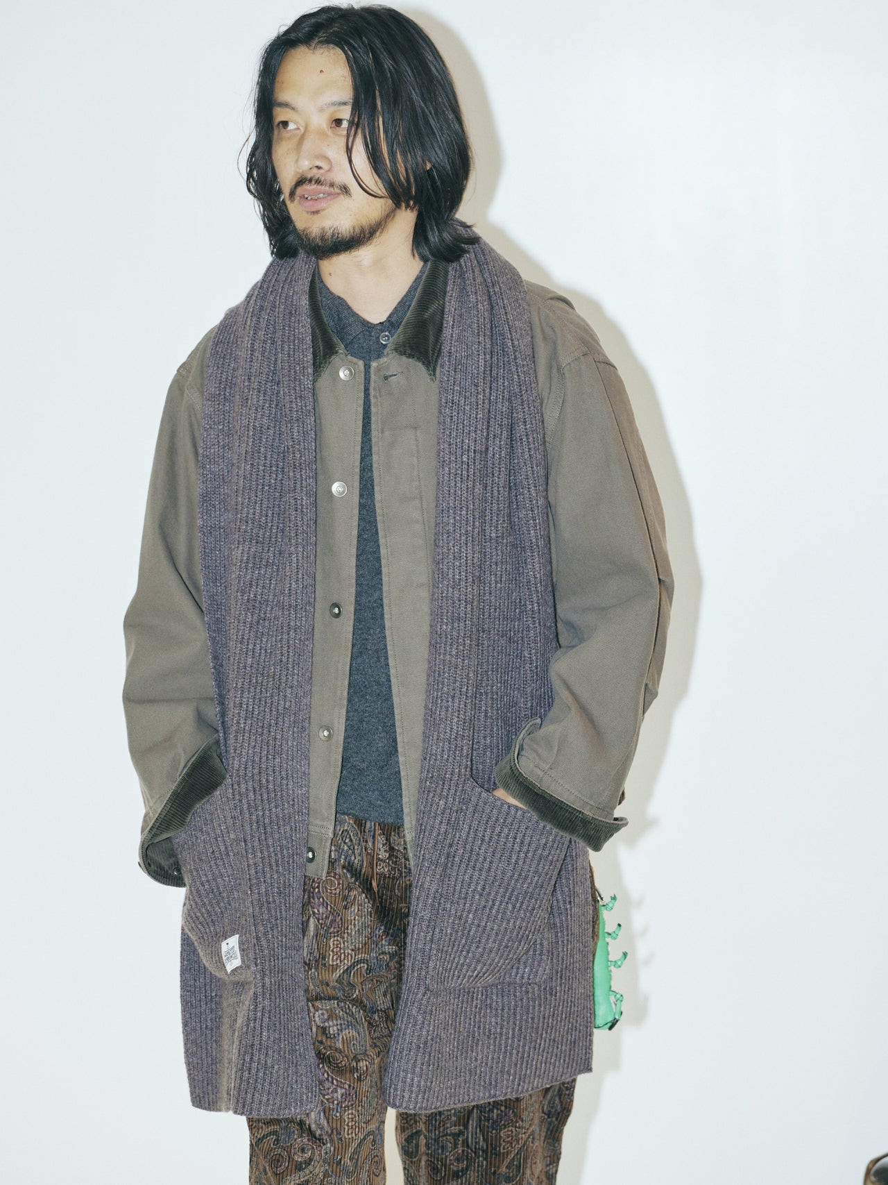 〈HAMILTON〉のマフラーの着こなし