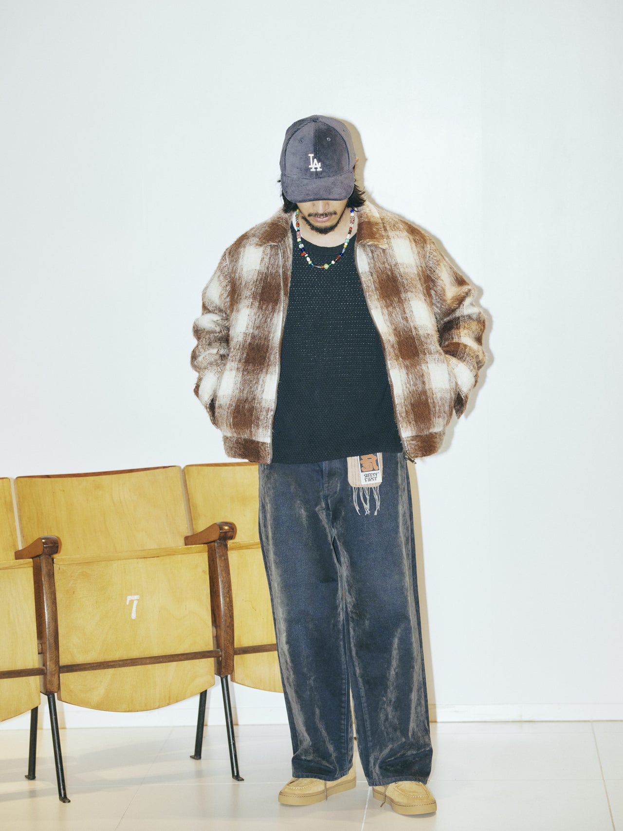 〈ON THE SUNNY SIDE OF THESTREET〉のビーズネックレスの着こなし