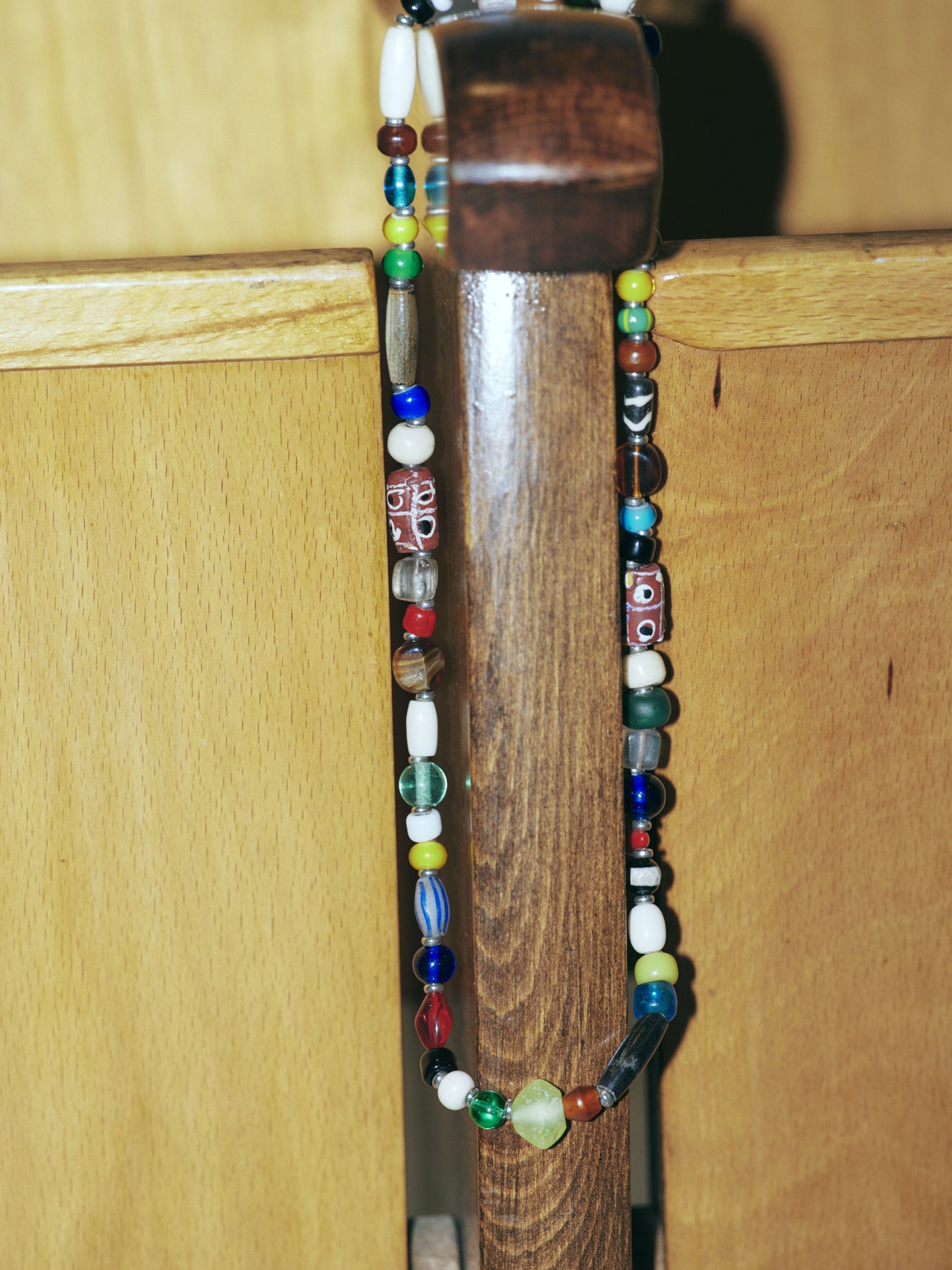 〈ON THE SUNNY SIDE OF THESTREET〉のビーズネックレスの全体