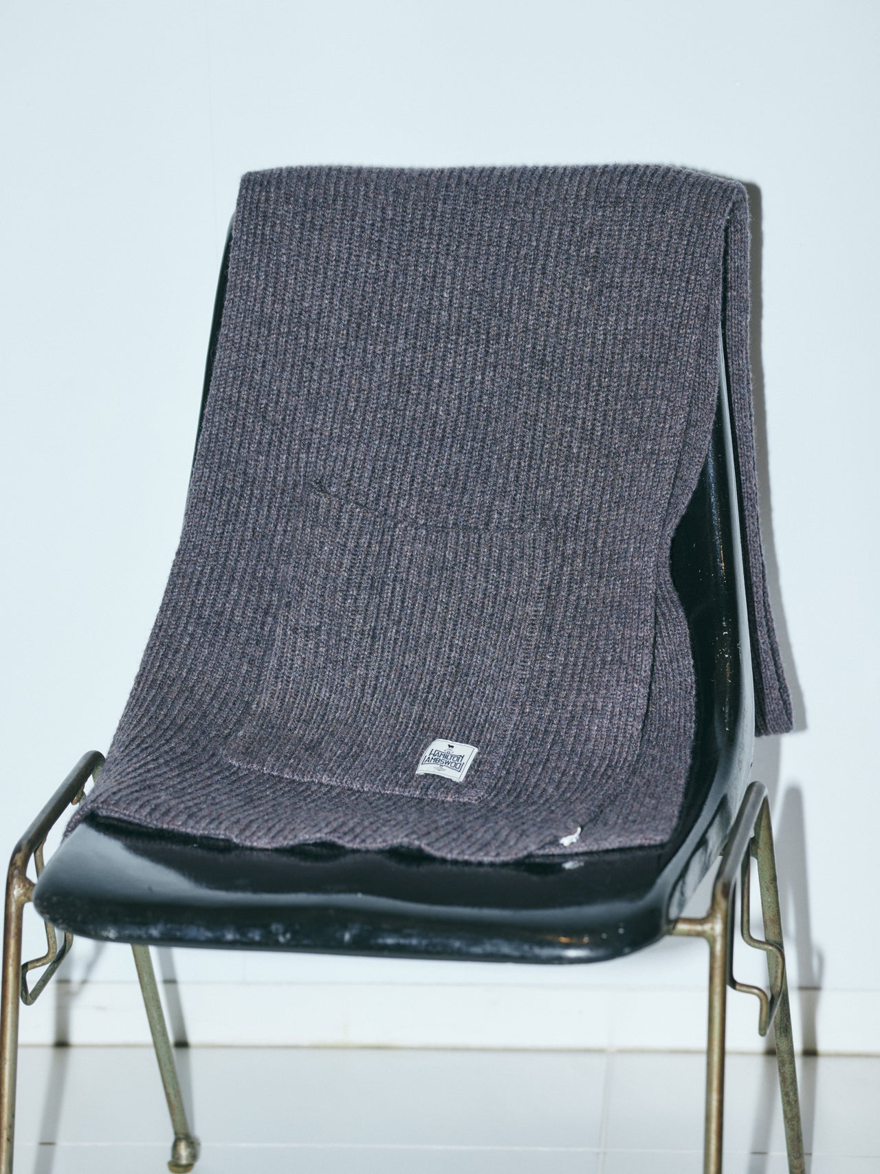 〈HAMILTON〉のマフラーの全体像