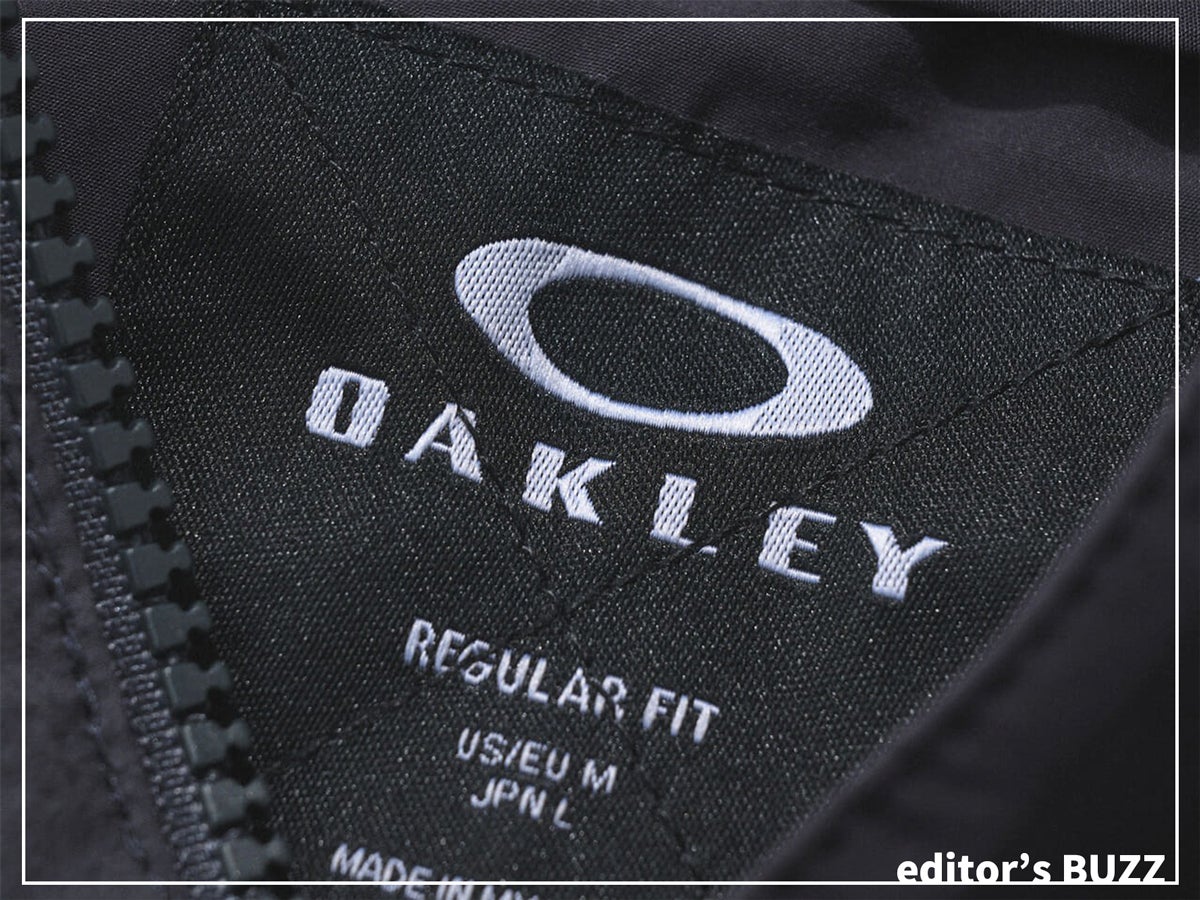 ほぼ毎日着てる。気温10度以上の日はこれ！ 「オークリー」の炭黒フーディージャケットに夢中。 [編集者の愛用私物 #259]