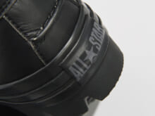 コラボなニューバランス、大人な別注アディダス、革靴ライクなコンバース…完売前に買うべき「黒スニーカー」５選！