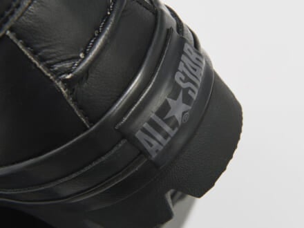 コラボなニューバランス、大人な別注アディダス、革靴ライクなコンバース…完売前に買うべき「黒スニーカー」５選！